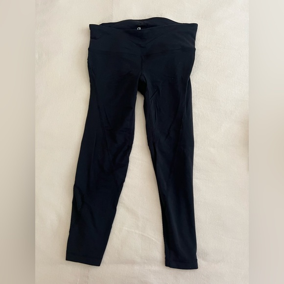 Black GapFit capri workout pants. Size XS - Picture 4 of 8